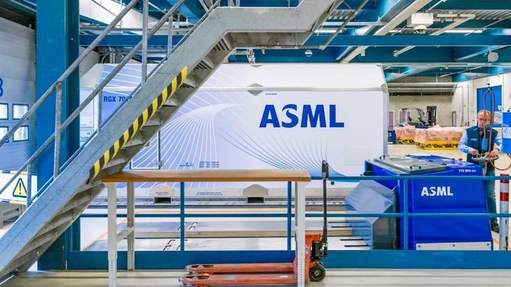 US Forcing Dutch Government To Restrict ASML From Shipping Its Chip Making Tools To China