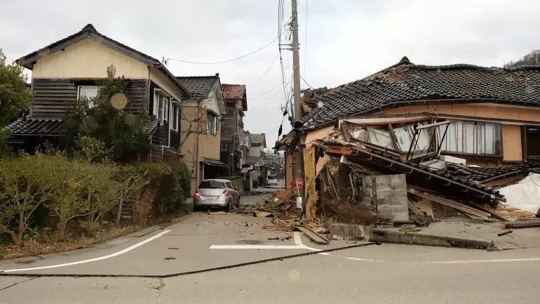 Powerful Earthquake Hits Japan, Thousands Are Forced To Leave The Coastal Areas